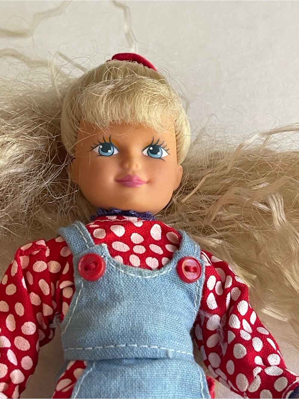 Kid Kore 1990 Fashion Girl Doll, Blonde Curly Hair Blue Eyes, Polka Dot Outfit